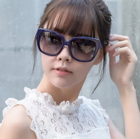 Marc By Marc Jacobs Accessories - Marc by Marc Jacobs Sunglasses blue oversized